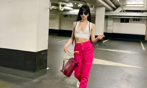 lady with red pants